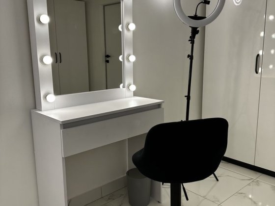 оренда місця для бровиста/візажиста/майстра по волоссю Київ