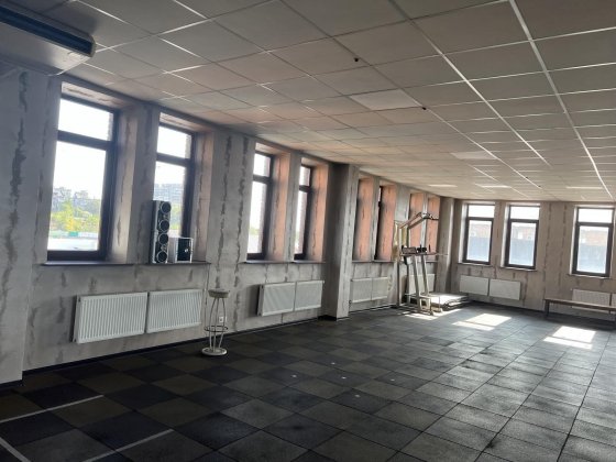 здам ПІДВАЛЬНЕ приміщення 402 м. кв., вул. Фортечна