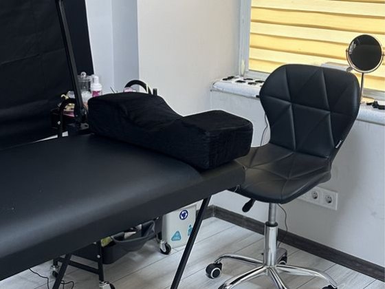 Оренда  кушетки для майстрів Львів