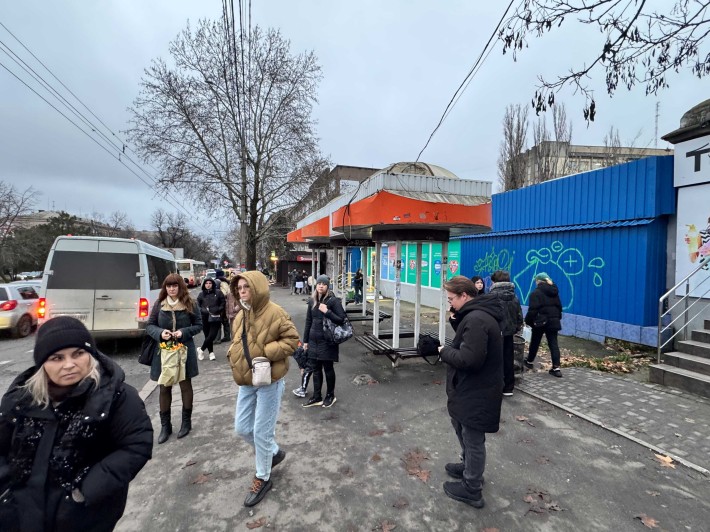 Пр.Центральний 41 кв.м. ТОП місце прохідняк біля зупинки - фото 1