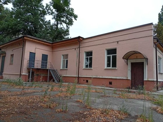 Отдельное здание, центр города с парковкой Днепр