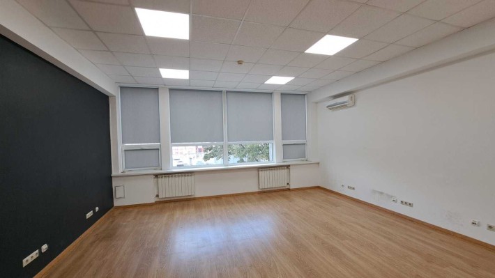 Оренда офіса 35м2 , м.Лівобережна БЦ Армарис. Лівий берег ГЕНЕРАТОР - фото 1