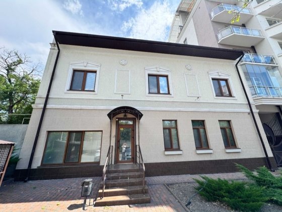 Фасадный офис в Центре города М.Морская 300м 100000грн Миколаїв