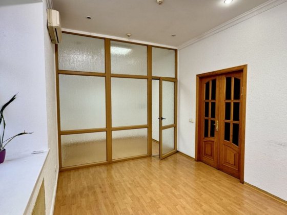 Без комиссии 2каб-смежных Здам офис 1 этаж на  ул.Владимирская, 71