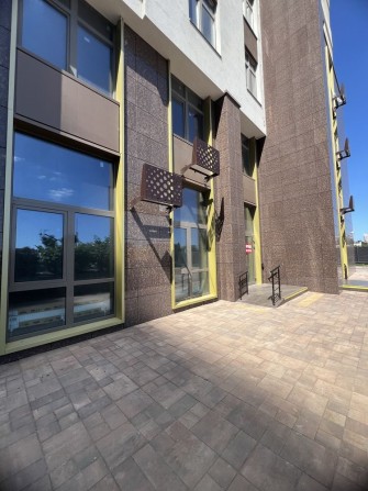 Сдам фасадное помещение Кадор Сити на Краснова. - фото 1