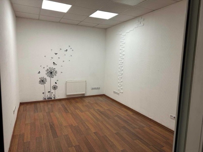 ЗДАМ в оренду кабінет з ремонтом, 18 кв.м., м.Позняки, БЦ Колізей - фото 1