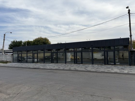 Здам в оренду вільні торгові площі ж/м покровский