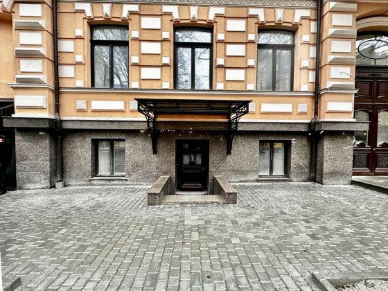 Аренда фасадного помещения в районе Соборной площади 110м2 Одесса