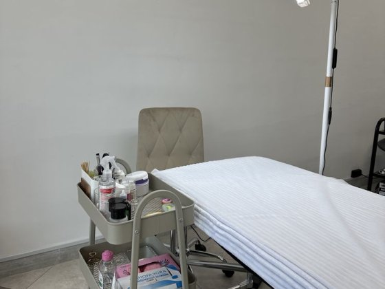 Оренда кушетки для майстра з нарощення вій/перманентного макіяжу Львів