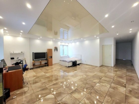 Помещение в новом доме - 50 м, ул. Вильямса.

мебели нет. Фото старые, Одесса