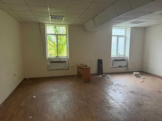 Под склад, мастерскую. 50 кв.м. м. Лесная Київ