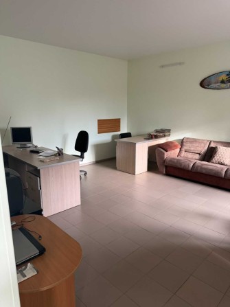 Сдам офис с отдельным входом 55 м., район Запорожского шоссе. - фото 1