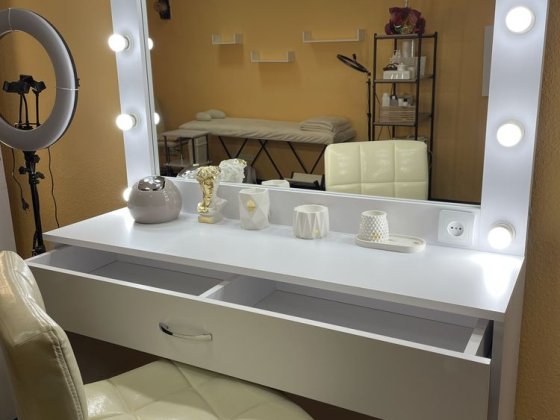 Аренда зеркала бровисту,визажисту