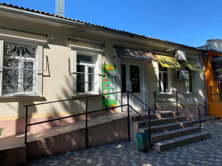 Центр города Декабристов угол Потемкинской фасадное помещение 70м 1000 - фото 1