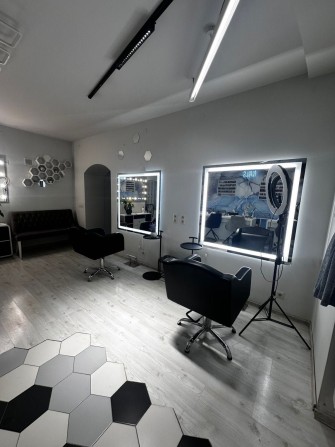 Робоче місце перукаря - фото 1