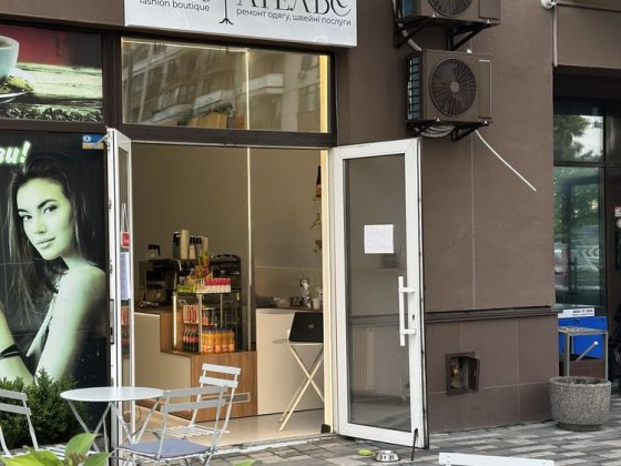 Здам власне фасадне приміщення під кавʼярню,перший поверх,Варшавський Киев