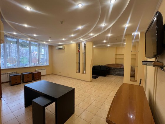 Здам нежитлове приміщення, ремонт,1 поверх.2 окремих входа, Бажана 1-м Київ