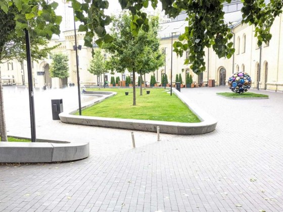 Арсенальна, Івана Мазепи 3-Б, поруч фуд-корт, урядовий квартал Київ