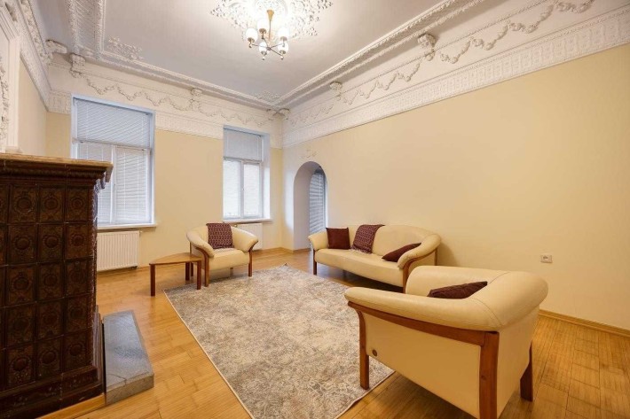 Оренда комерції 302 м² у центрі Львова, авторський ремонт - фото 1