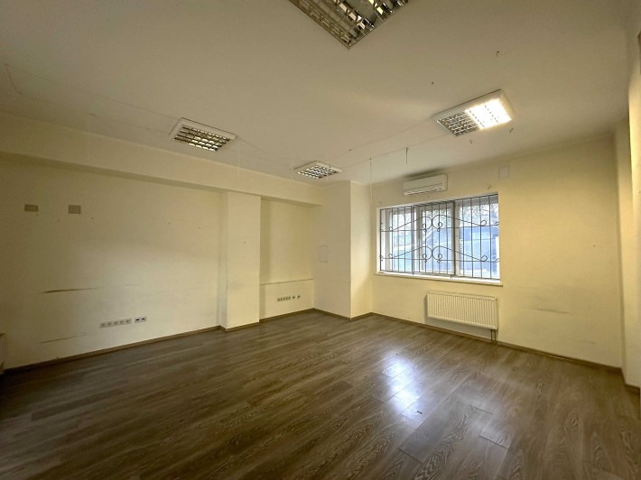 Печерськ Коновальця Л.Українки офіс з ремонтом 10у.о/кв.м ВІЛЬНИЙ - фото 1