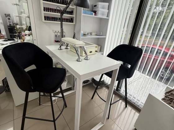 Оренда !!! Майстрам по манікюру , бровисту , візажисту !Дарницька пл.