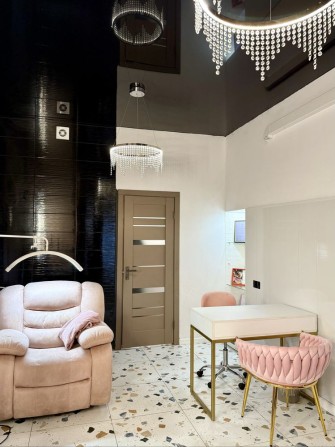 Здаю в оренду місце для майстра манікюру/педикюру у центрі Львова! - фото 1