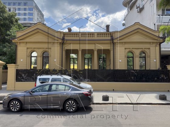 Оренда будівлі з територією на вул Отрадна 393м2 Одеса