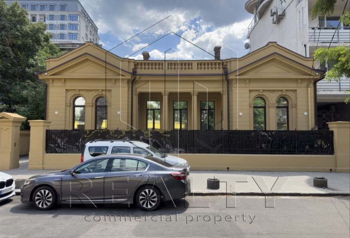 Оренда будівлі з територією на вул Отрадна 393м2 - фото 1