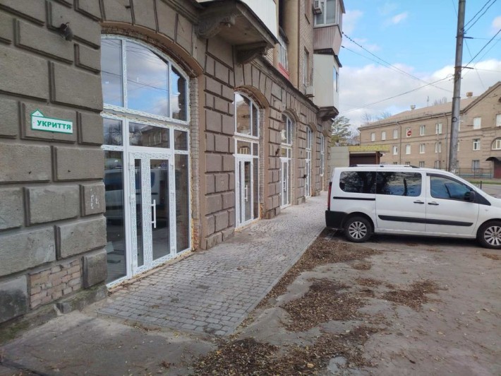 Здаються комерційні приміщення біля АТБ - фото 1