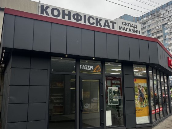 Оренда  ПАРУС в самому прохідному місці  20м2