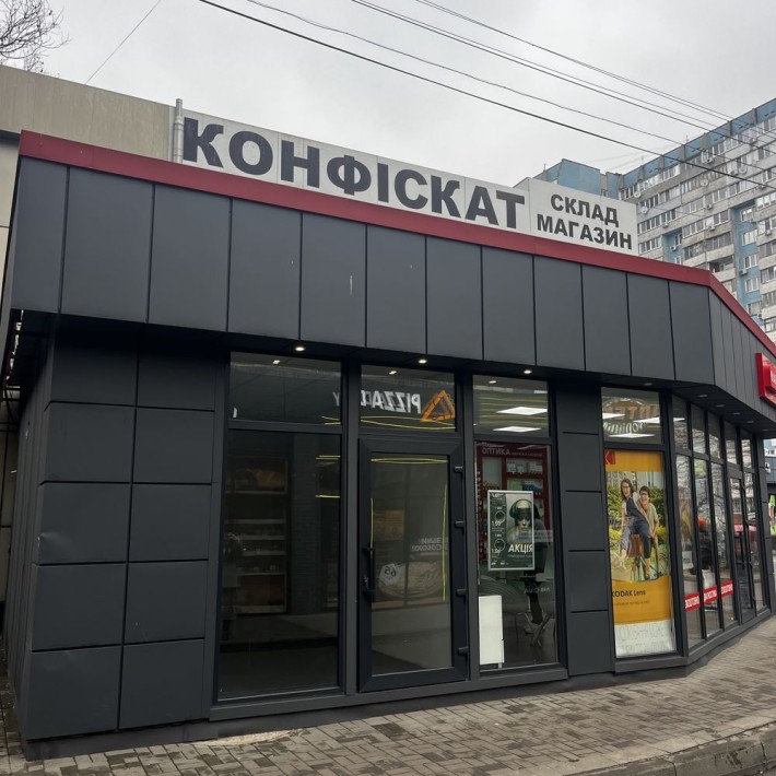 Оренда  ПАРУС в самому прохідному місці  20м2 - фото 1