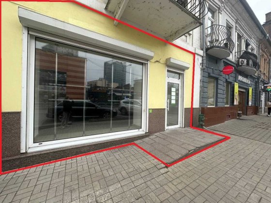 Магазин\ послуги на червоній лінії, був банк