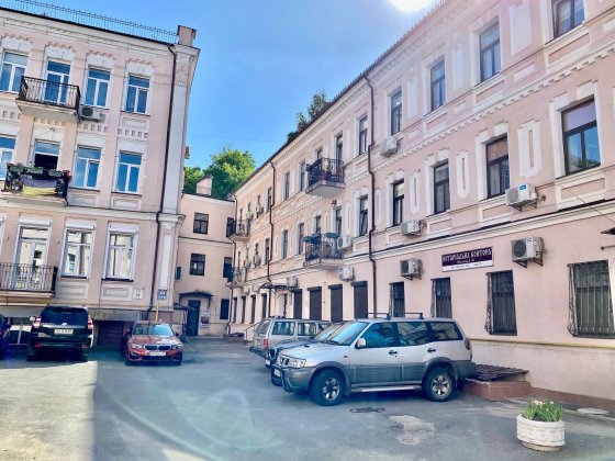 оренда салону, офісу або шоу руму в реконструйованій садибі Ріхерта Київ