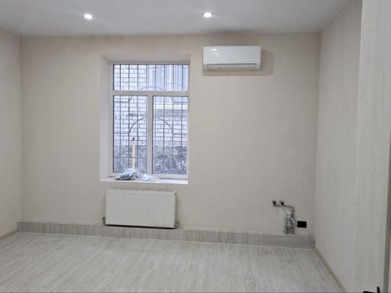 Здам салон з 5 кабінетів