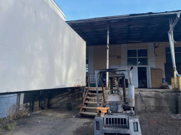 Оренда складу/цеху 90 м² з рампою та офісом – вул. Б. Хмельницького - фото 1