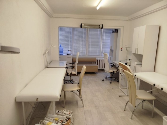 Здам офіс 18,6 м2, Дарницька площа, Тампере 11а. Власник, без комісії. - фото 1