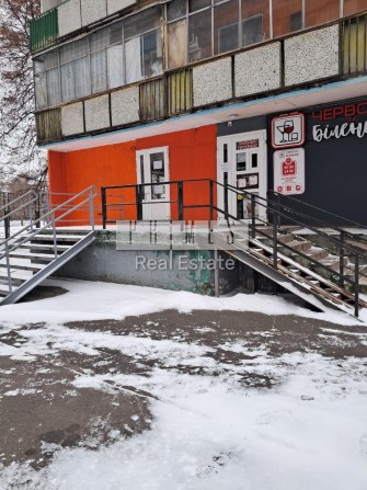 Оренда приміщення 1 поверх 83м фасад Поповича 16 Лісова магазин аптека - фото 1