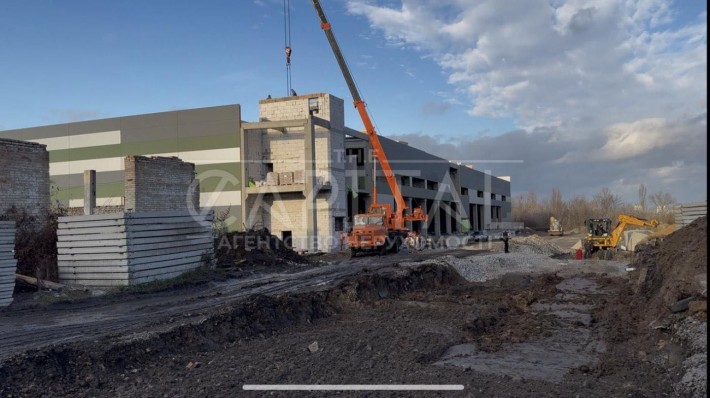 Оренда нового складу 332 кв.м з РАМПОЮ на Окружній є багато варіантів - фото 1