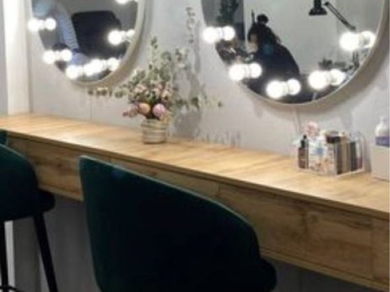 Місце бровіста стиліста зачісок, майдан незалежності, київ