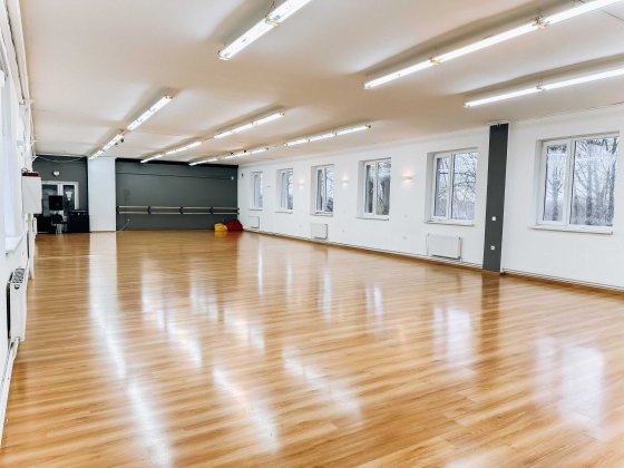 Оренда залу для танців, йоги 45/180 м.кв. Біля ТЦ Victoria Gardens Львів
