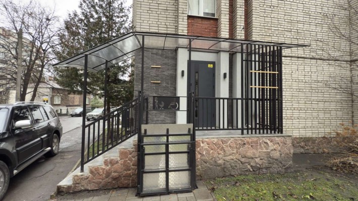 Пропоную в оренду комерційне приміщення по вул Панча р-н Герольду. - фото 1