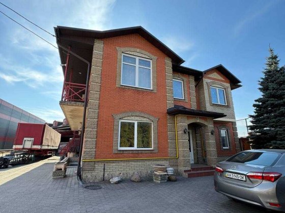 Здається в оренду 2-х поверхове офісне приміщення 273,4 кв.м. Київ