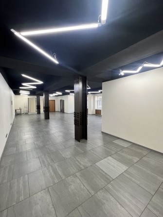 Сдам современный офис в центре! 150м. Опен-спейс, кабинет, кухня - фото 1