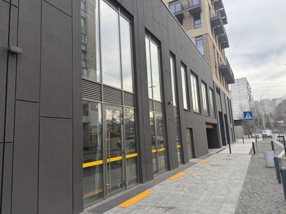 Оренда фасадного приміщення жк Будинок на Вавилових