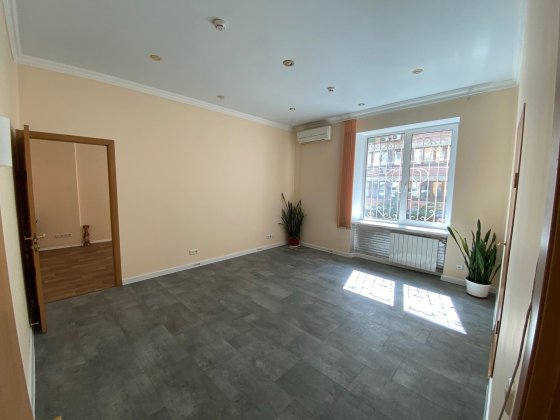 Здам офіс Центр 52 кв.м., 3 каб, 2-й пов м. Університет, Цирк Без ком Киев