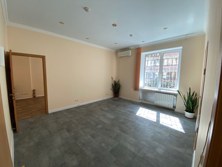 Здам офіс Центр 52 кв.м., 3 каб, 2-й пов м. Університет, Цирк Без ком - фото 1