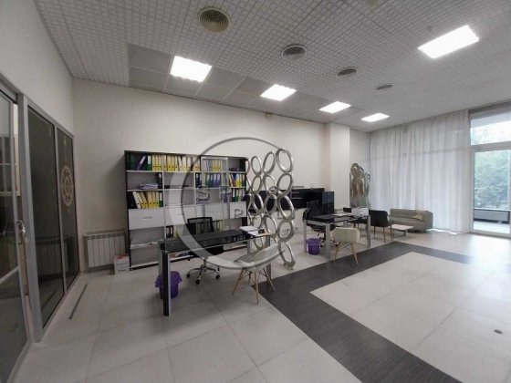 Оренда  офісу 100м2  с дизайнерським  ремонтом .в ЖК «Дипломат Холл» Київ