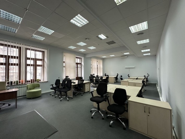 Сдам офис 1000м2 возле метро площадь конституции - фото 1