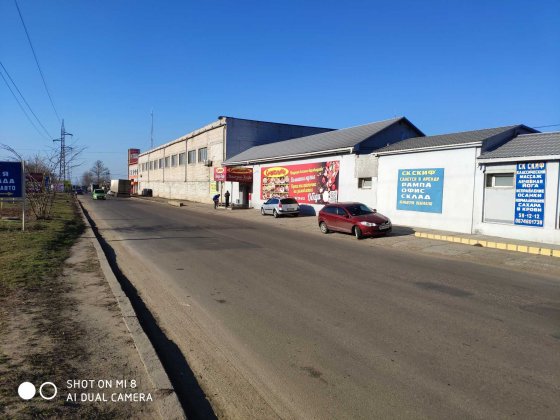 350 м.кв. біля оптових овочевих ринків з постійним щоденним трафіком.