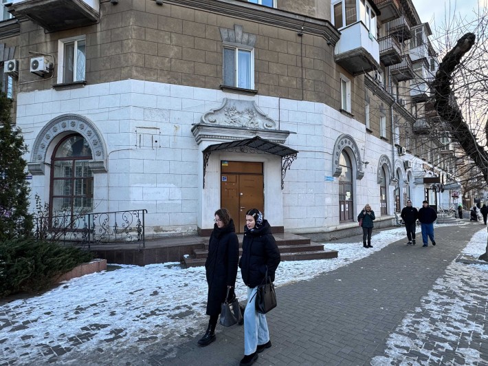 Пр.Центральний/Водопровідна 101 кв.м. фасад прохідняк - фото 1